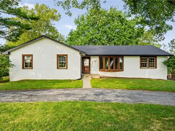 24540 Mission Belleview Rd, Louisburg, KS 66053