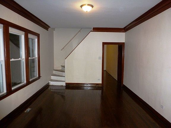 4th image of 8518 S Oglesby Ave