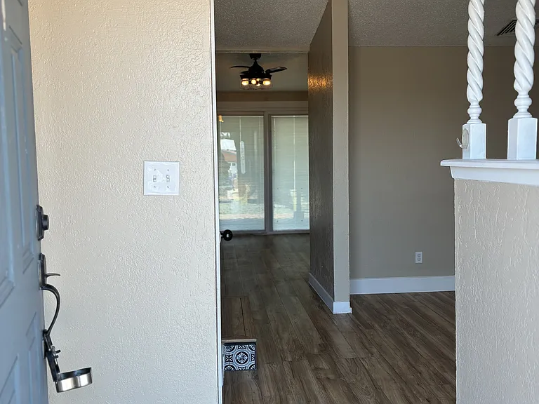 5527 Carousel Dr — Photo 2
