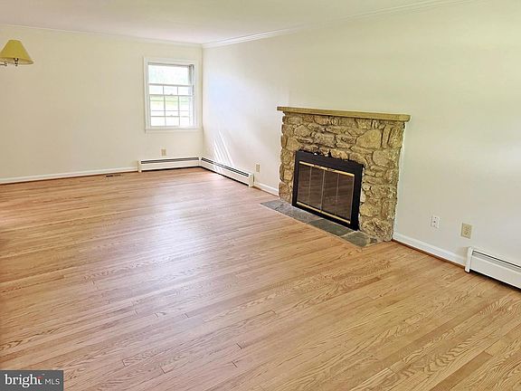 4th image of 9248 Springs Rd