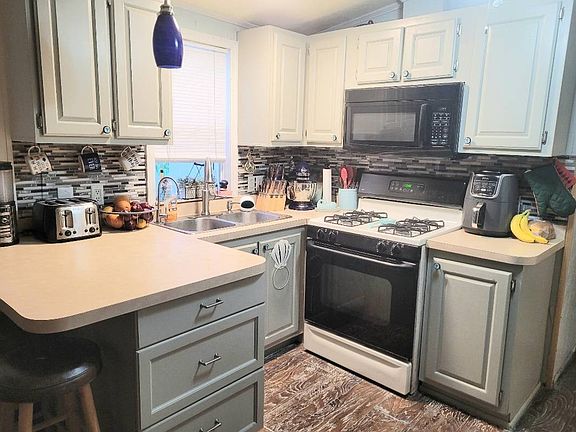 2nd image of 10400 Tamiami Trl #39