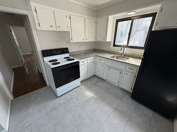 2nd image of 544-546 Chandler St #1R