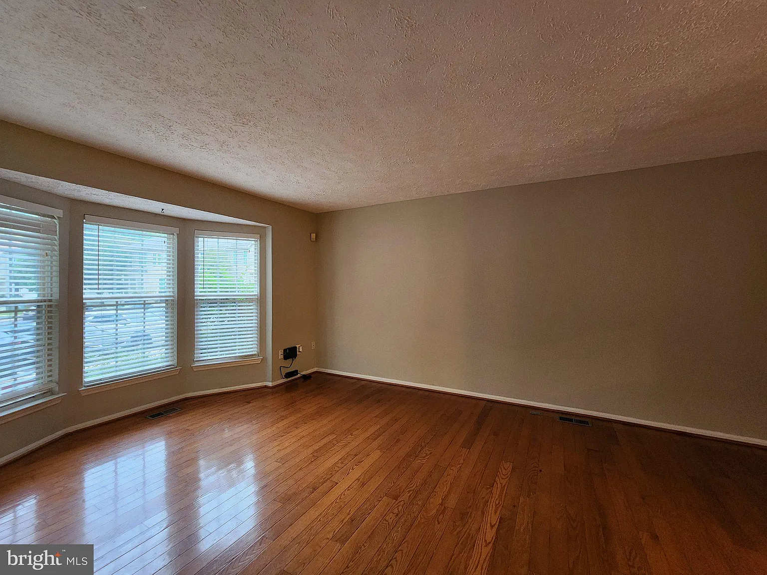 3 bed, 3.5 bath, 1820 sqft, $2,600 — Photo 3