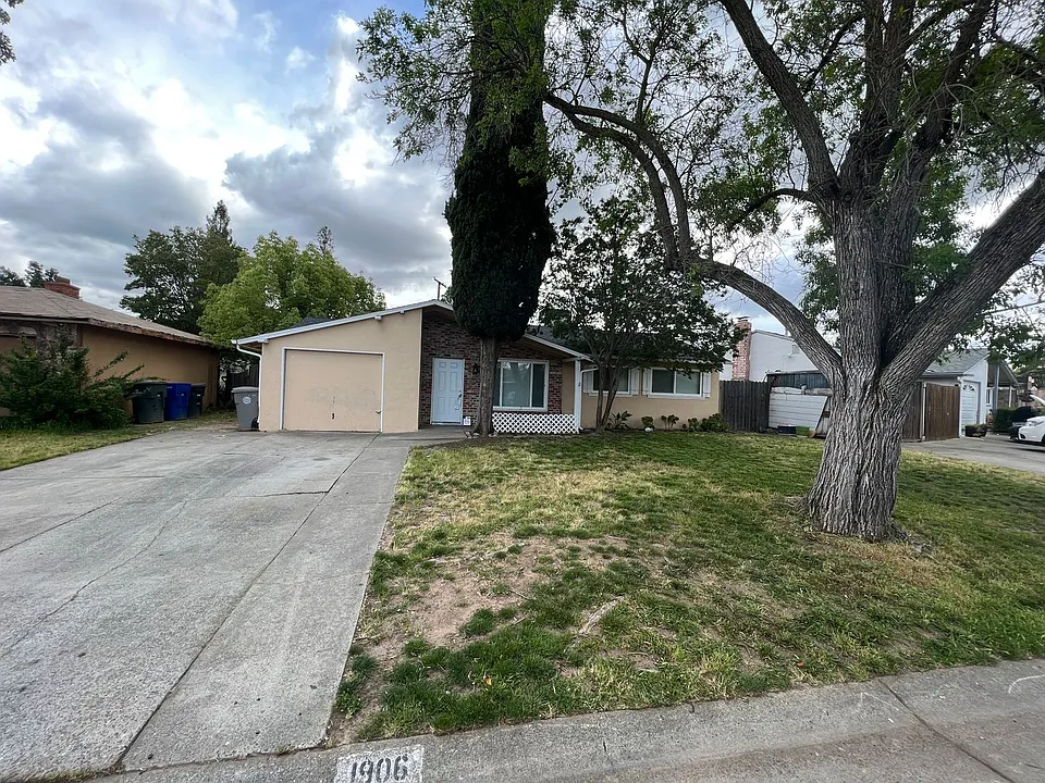 1906 Bowling Green Dr