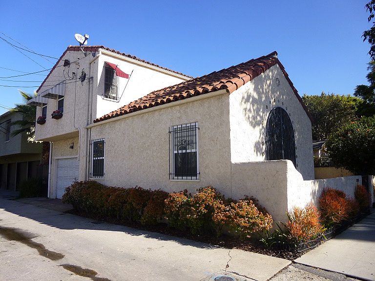1st image of 417 W 21st St