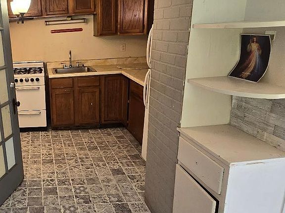 2nd image of 1488 E Thacker St #1
