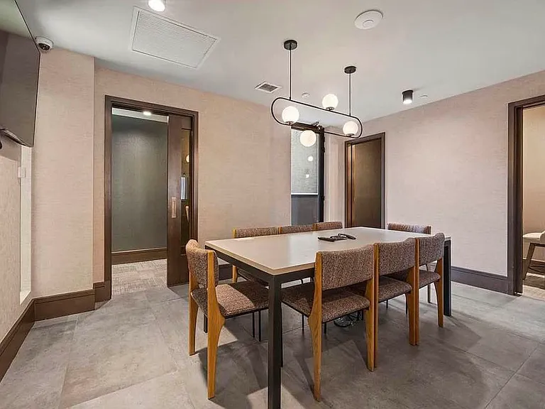 262 9th St #Penthouse 902 — Photo 26