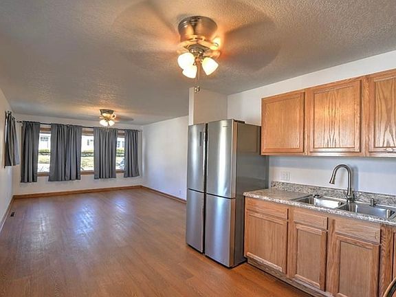 5th image of 19 Kaydon Dr