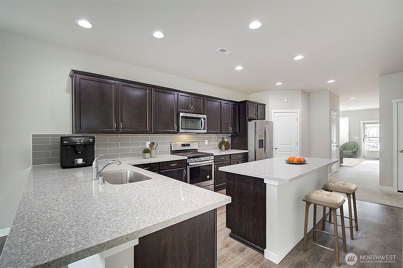 5th image of 2520 176th Place NE