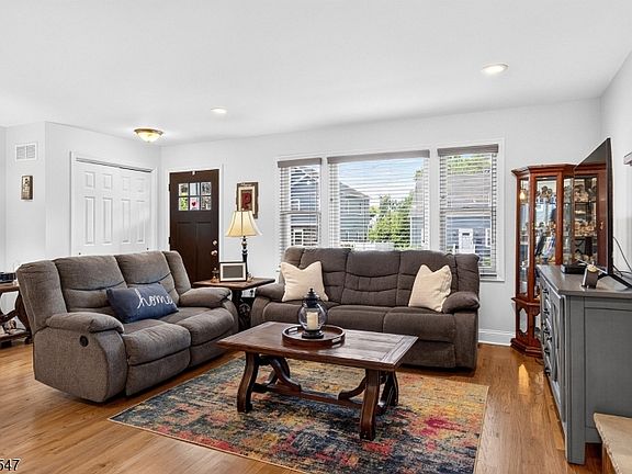 4th image of 2 STRATFORD TERRACE