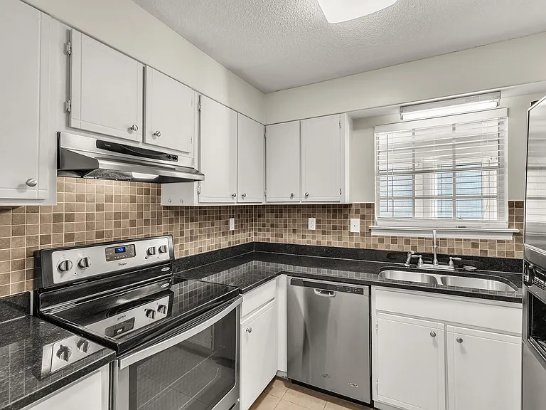 925 Cleveland St #289 — Photo 3