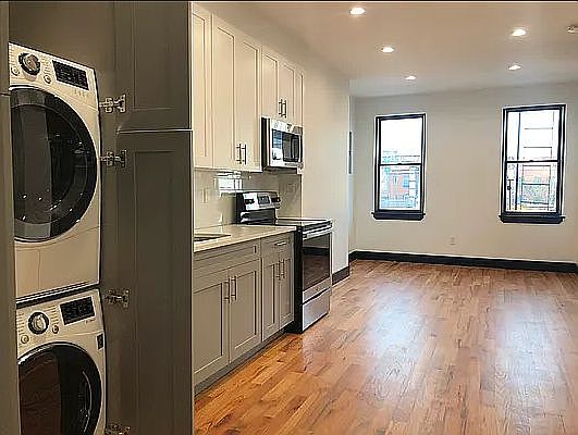 2nd image of 960 Pacific St #3B