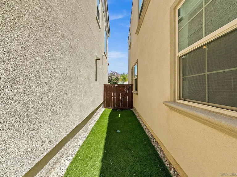 2028 Avenida Andanza — Photo 17