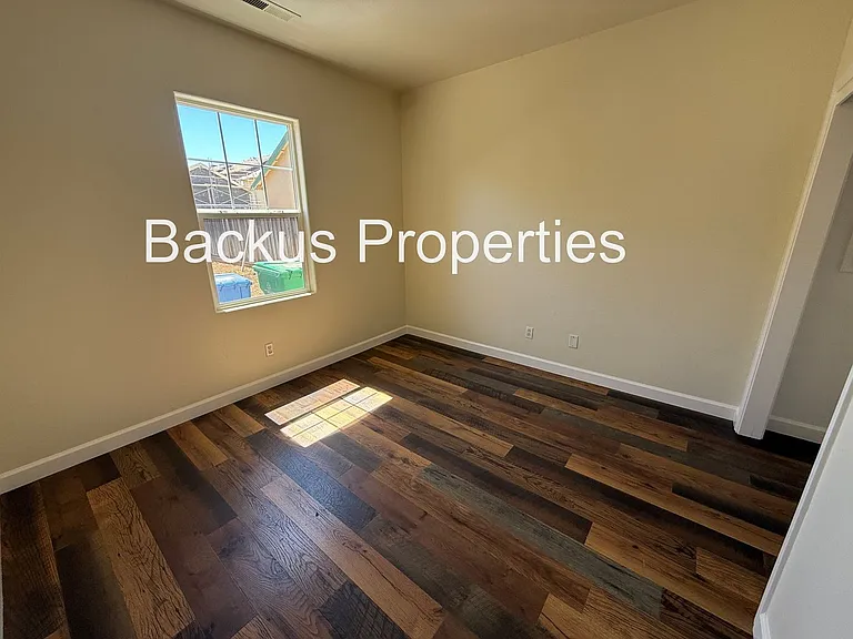 7 Moreno St — Photo 15