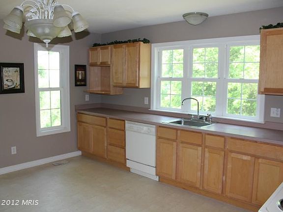 5th image of 166 Broadway Ct
