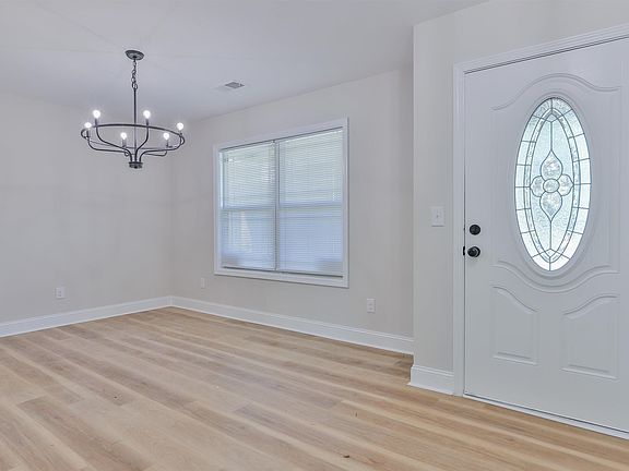 5th image of 527 Calhoun Rd