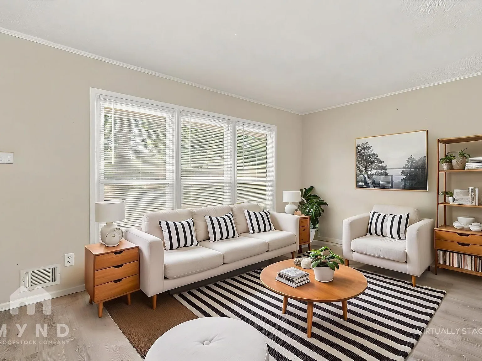3 bed, 1.0 bath, 1590 sqft, $2,133 — Photo 2