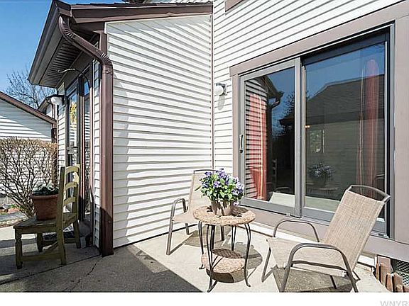 3rd image of 706 Charlesgate Cir
