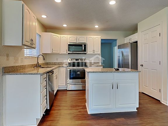 3rd image of 804 Mallard Dr