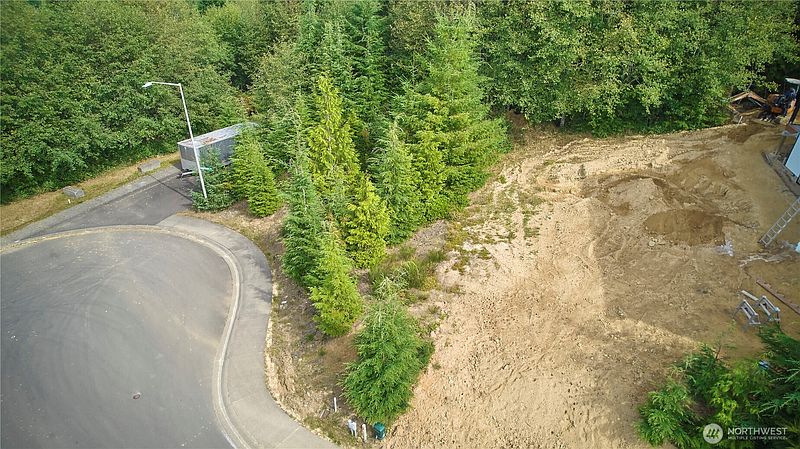 2nd image of 1131 Grays Pointe Lane