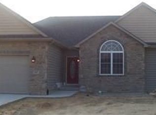 217 Golden Eagle Dr, Valparaiso, IN 46385