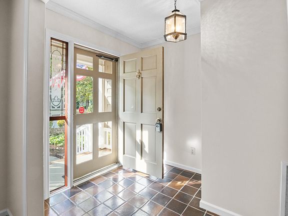5th image of 1113 Ashford Ln
