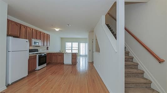 4th image of 69 Chelsea Ct