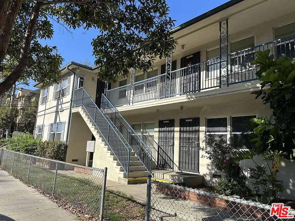 2 bed, 1.0 bath, 685 sqft, $2,285 — Photo 2