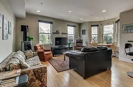 205 Washington St #4 — Photo 6