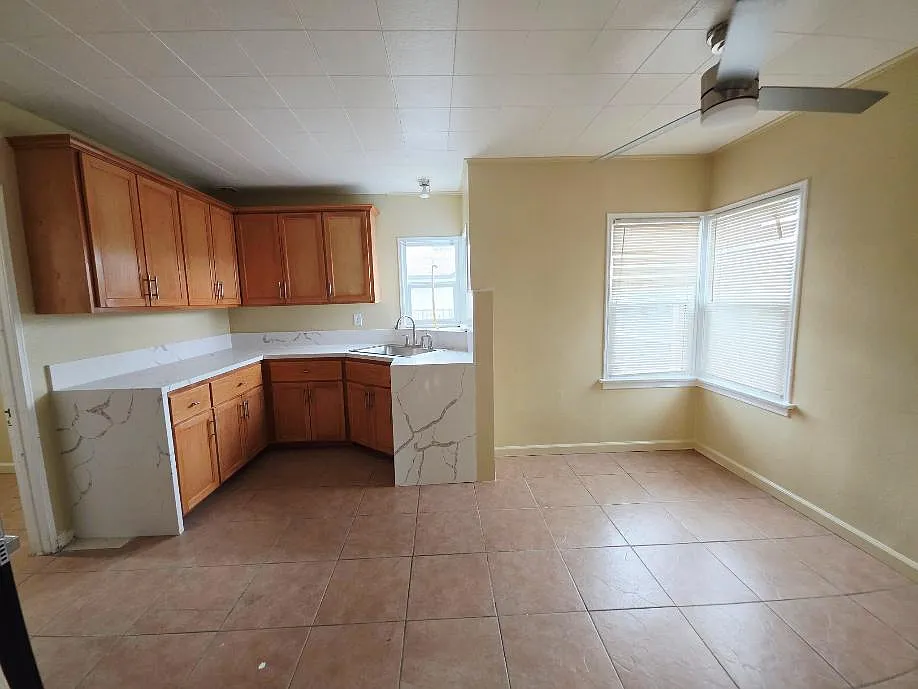 557 W Oldfield St — Photo 3