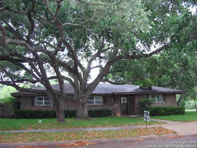 1st image of 1415 E Mockingbird