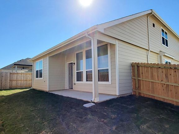 5th image of 989 Marquis Dr