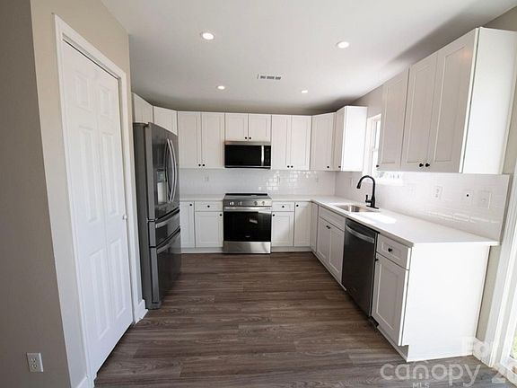 5th image of 11055 Thousand Oaks Dr
