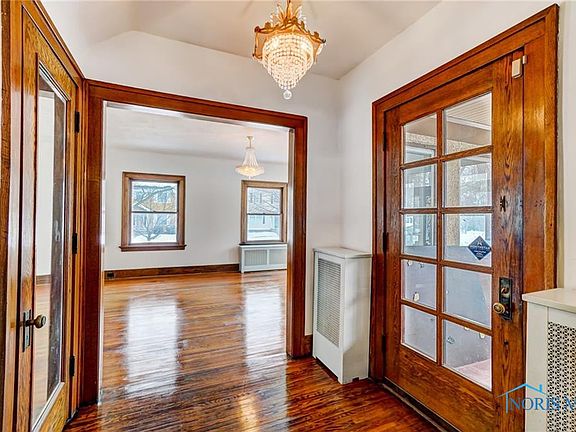 5th image of 70 Birckhead Pl