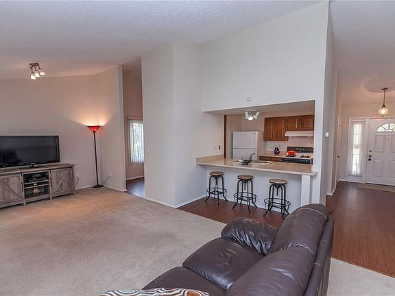 4th image of 10012 Park View Cir