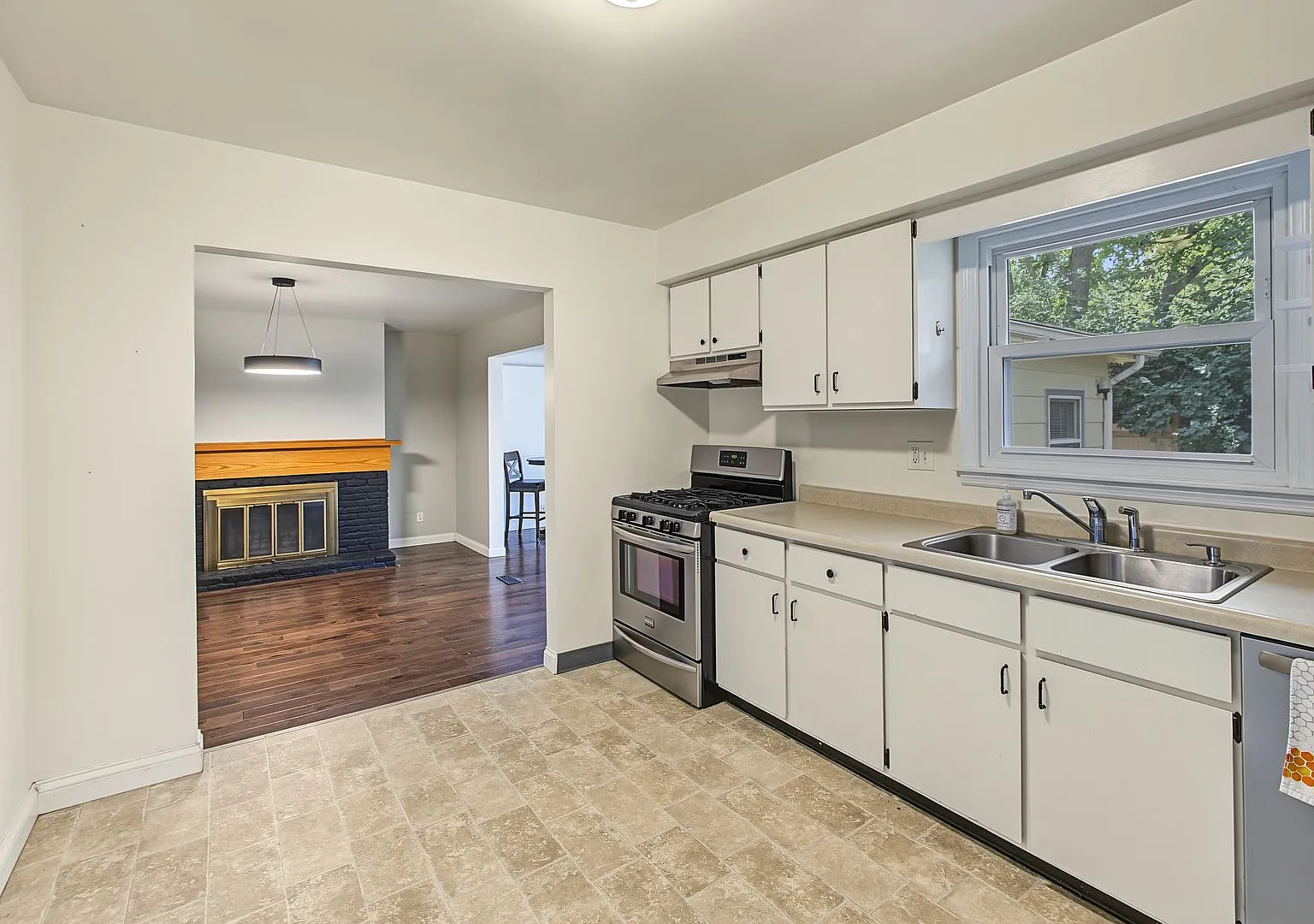 Spacious 3 Bedroom, 1.5 Bathroom Home in Southwood with Fenced Yard — Photo 1
