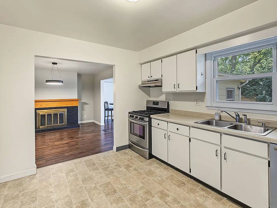 2305 Glenoak Dr