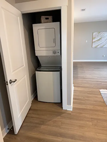 Midvilla Apartments Photo 1