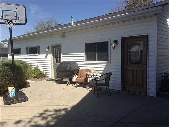 4th image of 623 Hollister Ave