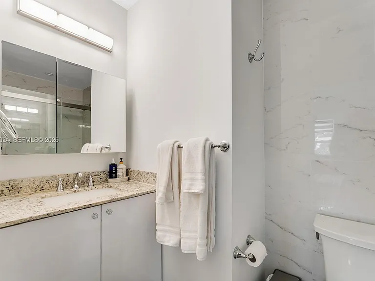 18381 NE 20th Ave — Photo 11