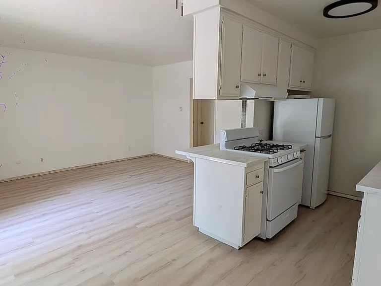 4867 Santa Cruz Ave #4 — Photo 2