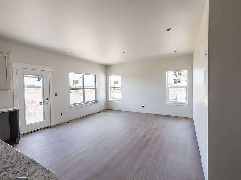688 Idaho Ave — Photo 5