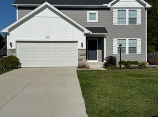 407 W Daybreak Dr, Lakeville, IN 46536