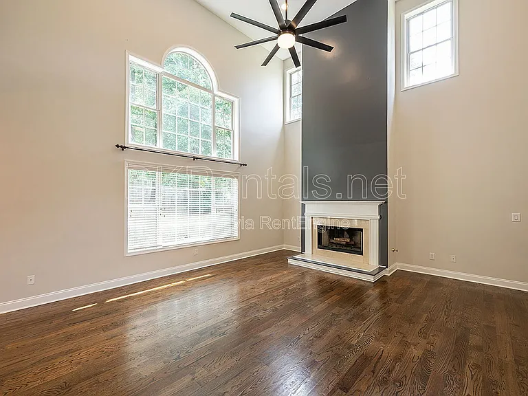 1540 Hampton Hollow Dr — Photo 18