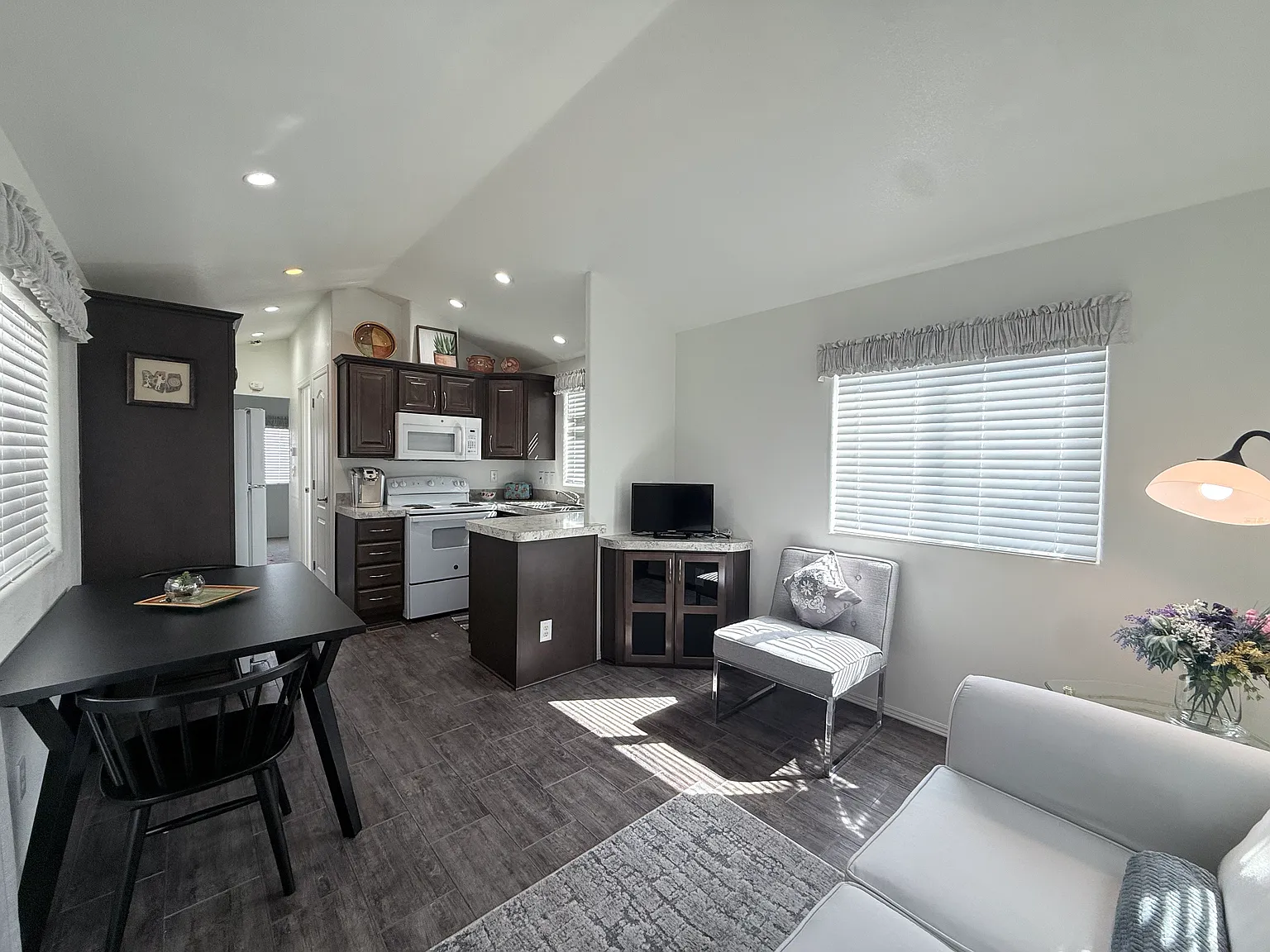 925 N Plaza Dr — Photo 2