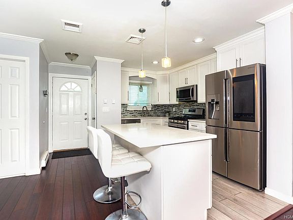 4th image of 2504 Village Dr