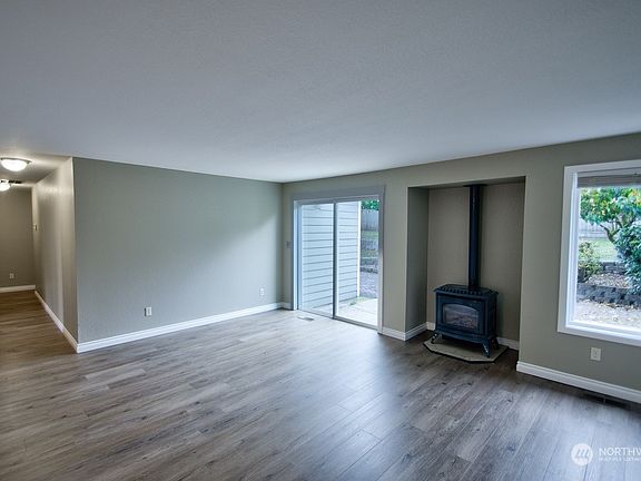 3rd image of 3401 Cherry Blossom Drive NE