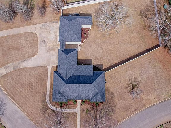 2nd image of 201 Shady Grove Ln