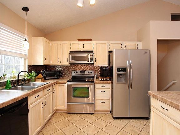 4th image of 3355 Meadow Gold Dr