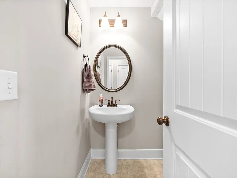 177 Bonnell Dr — Photo 1